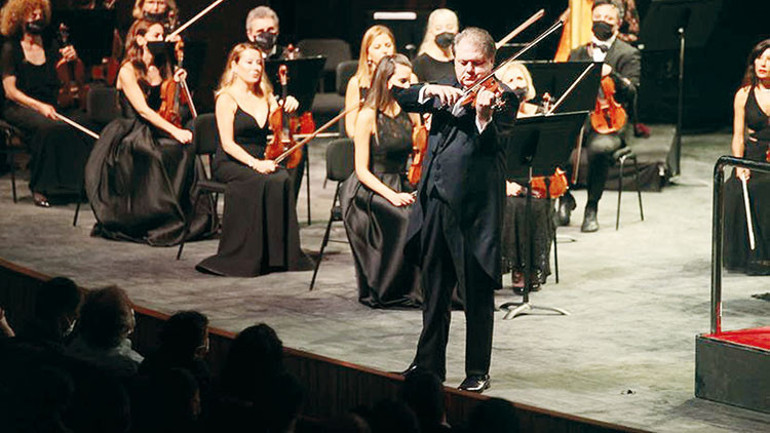 ‘Unkapanı’nda bir Batılı kemancı’