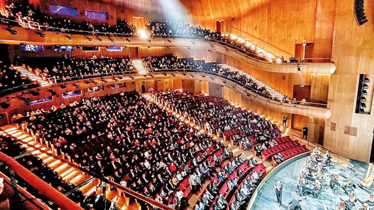 ‘Unkapanı’nda bir Batılı kemancı’