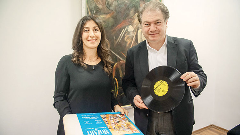 ‘Unkapanı’nda bir Batılı kemancı’