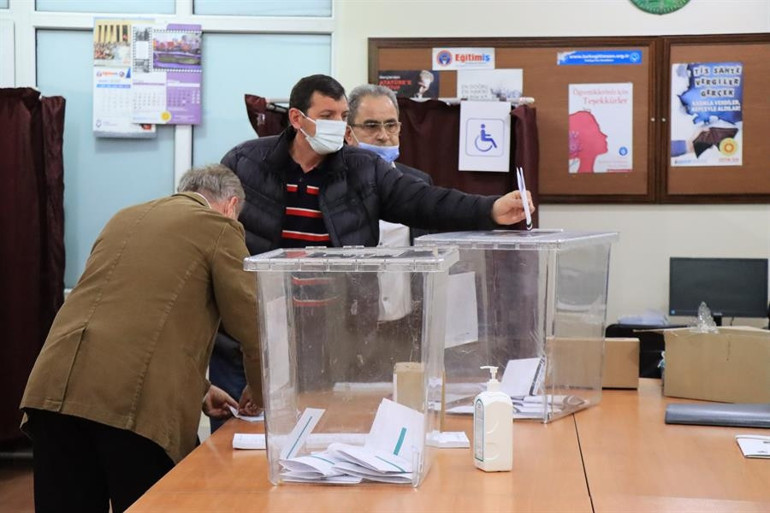 Bulgaristanda tarihi seçim: Türkiyede de sandıklar kuruldu