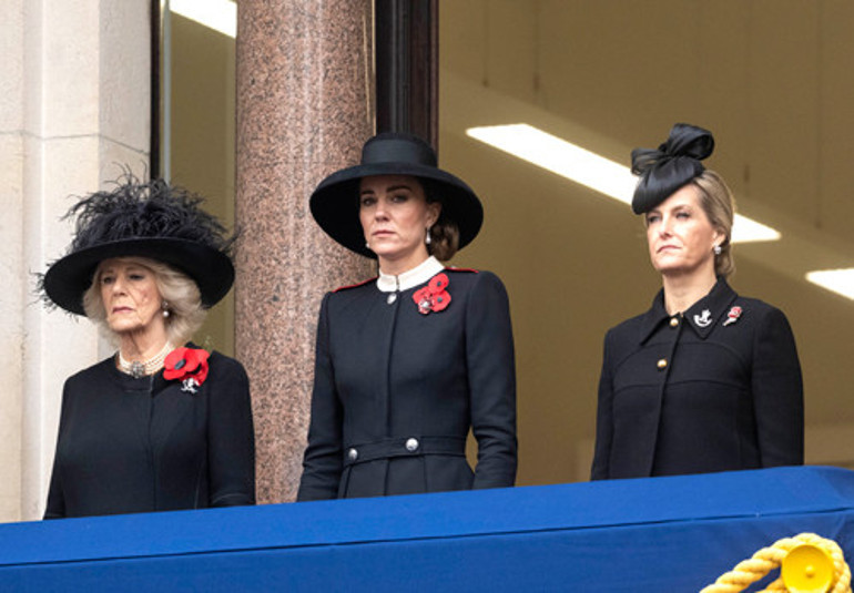 Ve gelin, Kraliçenin yerinde Balkondaki sıralama neyin habercisi