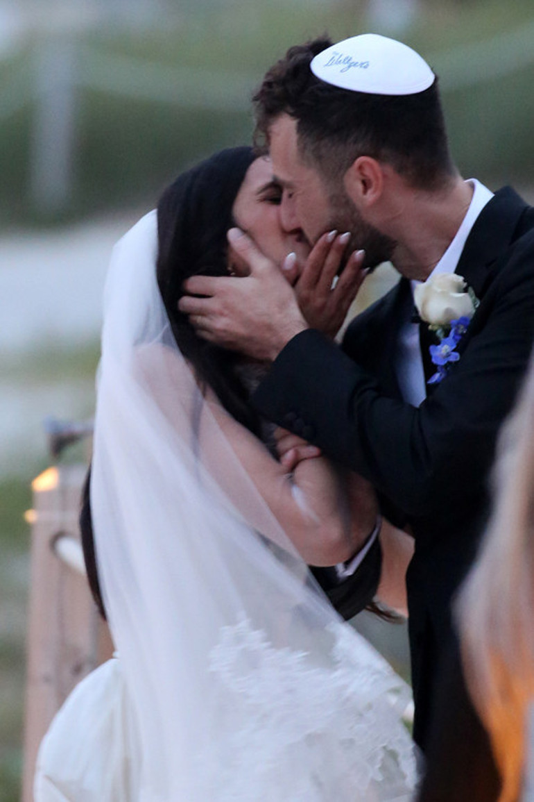 Kendall Jennera eleştiri yağdı: İnsan arkadaşının düğününe bu kıyafetle gider mi