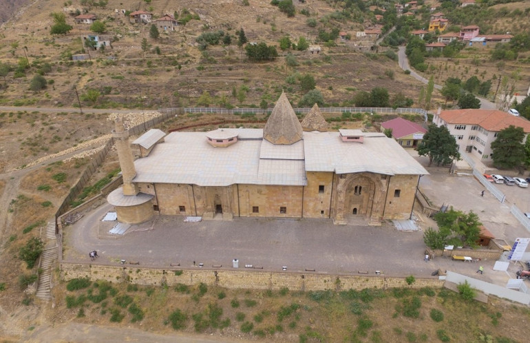 Selçuklu eserlerinin izinde tarihe tanıklık edelim