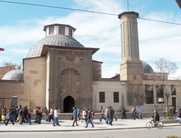Selçuklu eserlerinin izinde tarihe tanıklık edelim