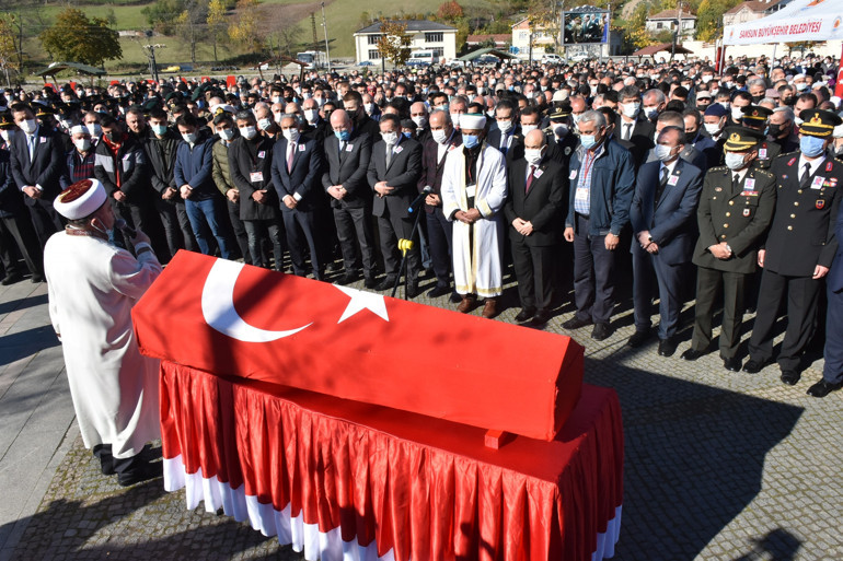 Şehit polis memuru Yusuf Ceylana son veda Bir babanın en zor görevi