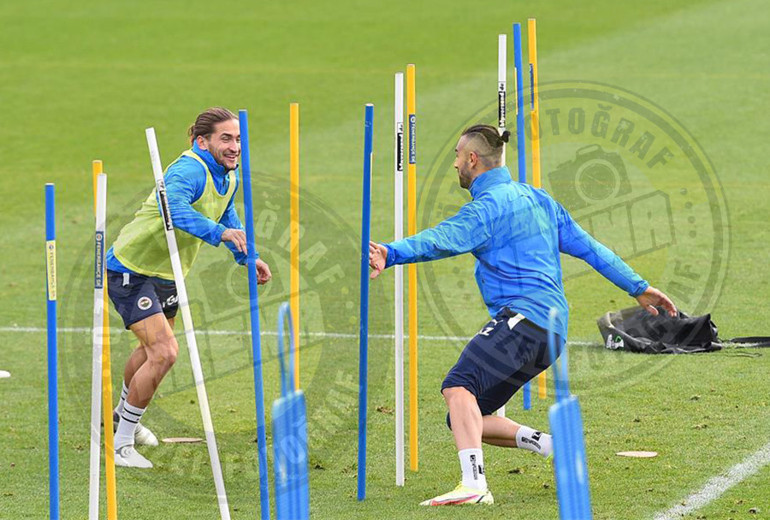 Son Dakika: Fenerbahçede Miguel Crespo mutluluktan uçuyor Bugünkü antrenmanda...
