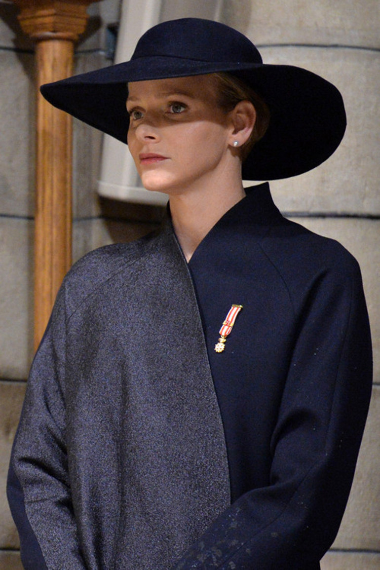 Balayında aynı otelde bile kalmamışlar: Prenses Charlene gizemli hastalığın pençesinde yemeden içmeden kesildi