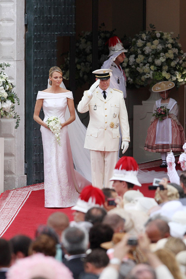 Balayında aynı otelde bile kalmamışlar: Prenses Charlene gizemli hastalığın pençesinde yemeden içmeden kesildi