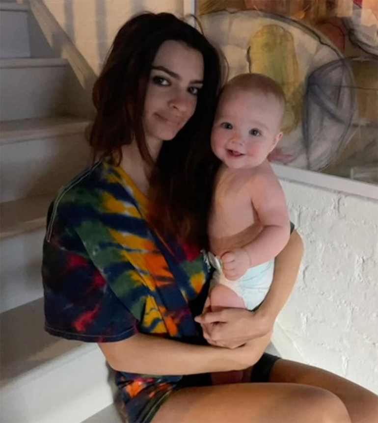 Emily Ratajkowski eleştirilere yanıt verdi: Bu benim vücudum, utandırmaya çalışanlara boyun eğmeyeceğim