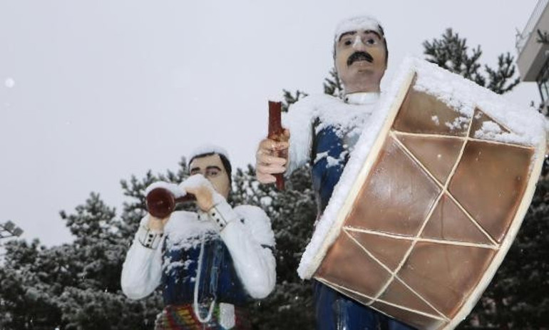 Meteoroloji uyarmıştı Erzurum ve Karsta kar etkili oldu, her yer beyaza büründü