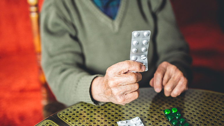 Hasta ve hasta yakını milyonlarca kişiyi ilgilendiriyor... Aşı Alzheimera umut olur mu
