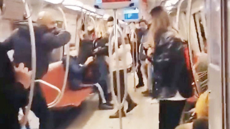 Şehir eşkıyası suç makinesi çıktı Elinde bıçakla metroya nasıl bindi
