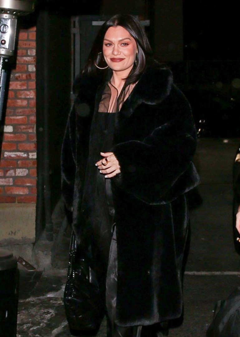 Jessie J. sahnede gözyaşlarına boğuldu: Bebeğimi kaybettim, kendimi hiç bu kadar yalnız hissetmemiştim