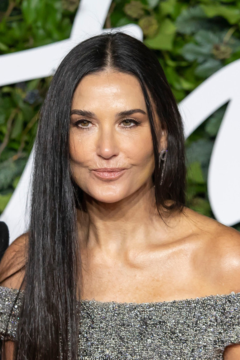 Demi Mooreun yüzü olay oldu: Bunu yapana dava açman gerek