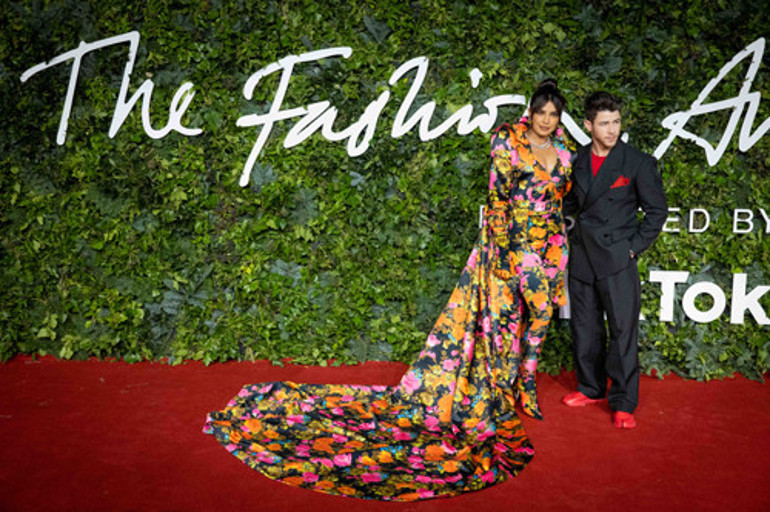 Demi Mooreun yüzü olay oldu: Bunu yapana dava açman gerek