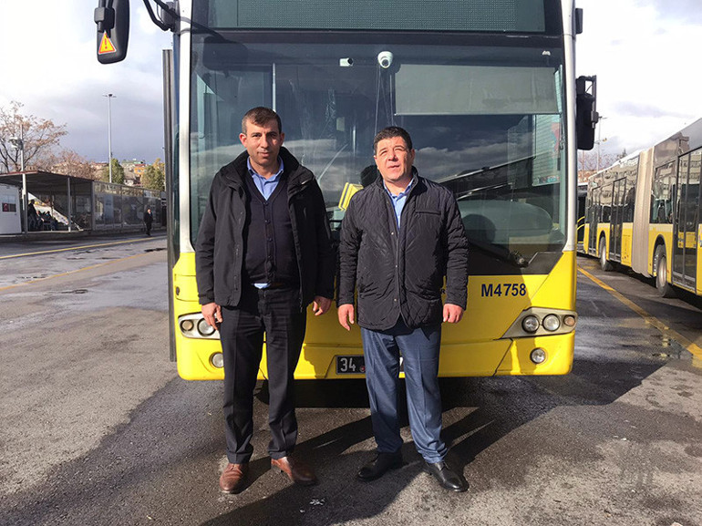 Köprüde motosiklet sürücülerine siper olan şoförler, o anları anlattı