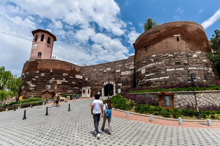 İhracat yetmez turizm de olmalı