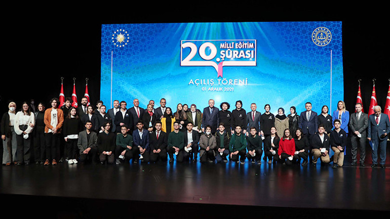 Cumhurbaşkanı Erdoğan açıkladı Öğretmenlerle ilgili tarihi kararlar: Sözleşmeli öğretmenler ve maaş artışı...