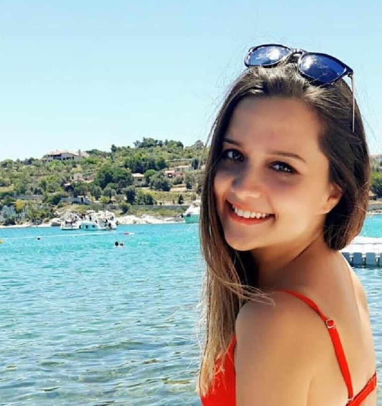 Sosyal medya fenomeni taciz nedeniyle şikayetçi oldu İngilizce çevirisine itiraz