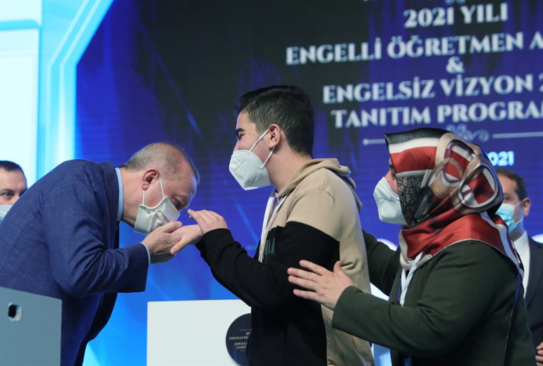 Son dakika: Cumhurbaşkanı Erdoğan: Engellilerle ilgili çalışmalara yön verecek yeni yol haritası ortaya çıktı