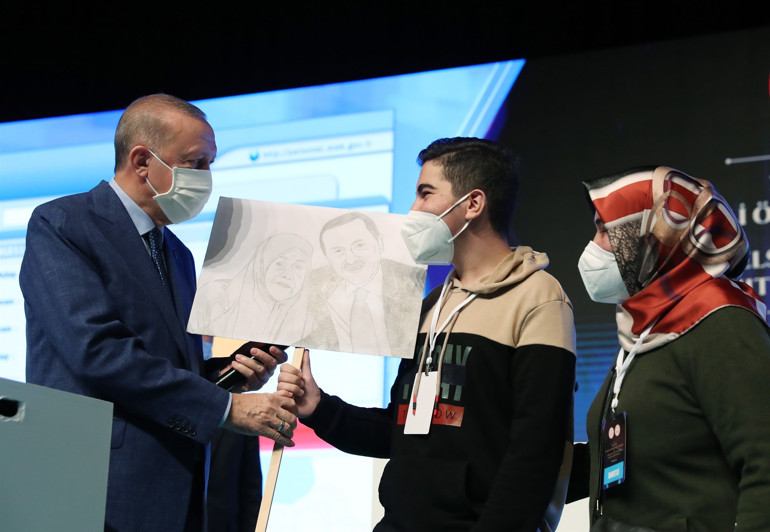 Son dakika: Cumhurbaşkanı Erdoğan: Engellilerle ilgili çalışmalara yön verecek yeni yol haritası ortaya çıktı