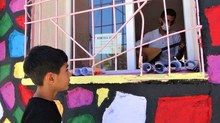 Virane köy okulunu koleje dönüştürdü