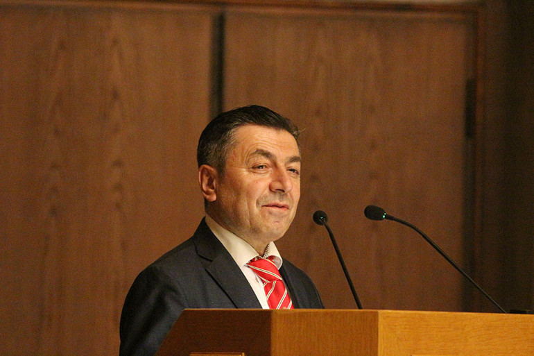 Arif Arslaner’e onur plaketi