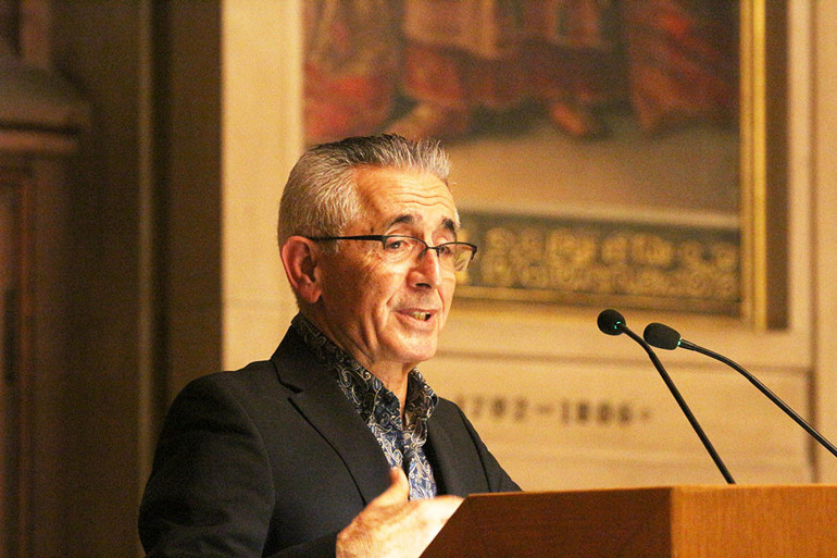 Arif Arslaner’e onur plaketi