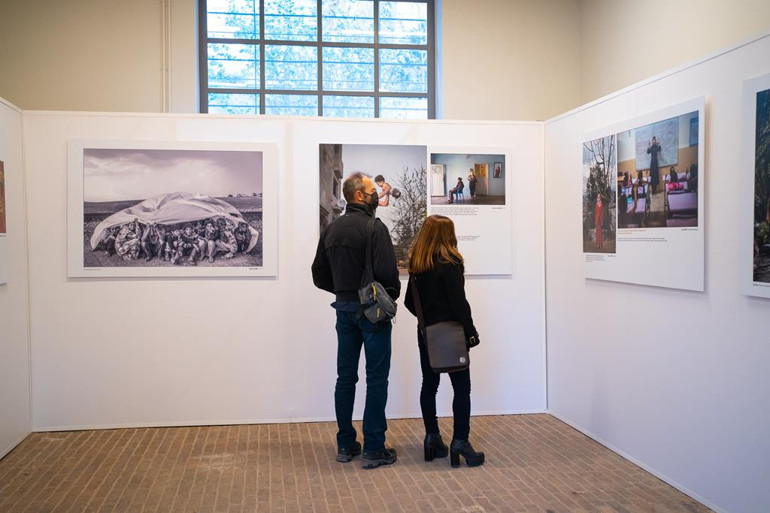 Tek hikâye iki sergi