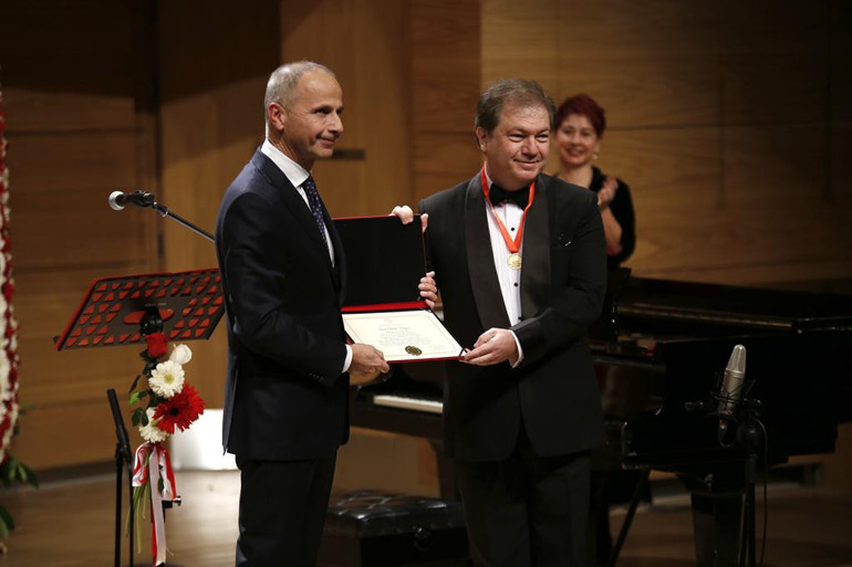 Cihat Aşkın’a altın madalya