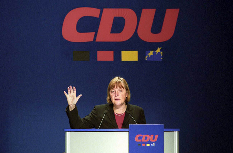 İlklerin kadınından veda