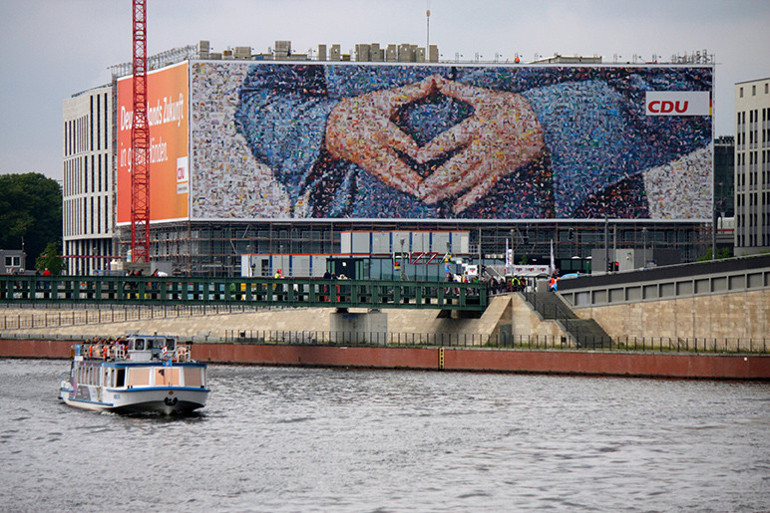 İlklerin kadınından veda