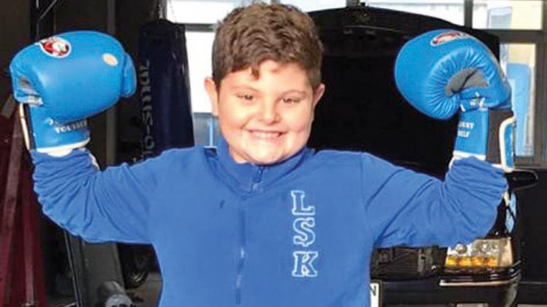 Bırakın, istediği oyuncakla oynasın...