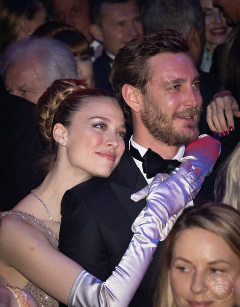 Birinin ailesinin adaları var, diğeri parayla oynuyor: Dünyanın en zengin gelinleri