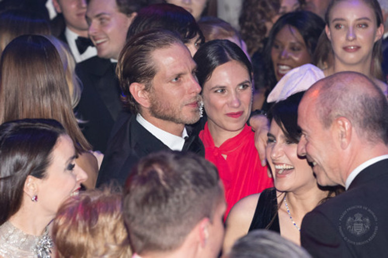 Birinin ailesinin adaları var, diğeri parayla oynuyor: Dünyanın en zengin gelinleri