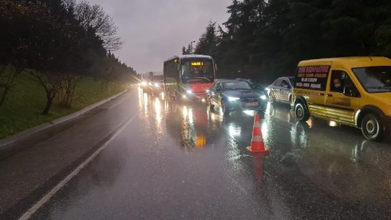 Son dakika... İzmitte D-100 kara yolunu kapatan TIR kazası
