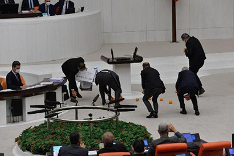 CHPli Erbaydan, bütçe görüşmesinde portakallı tepki