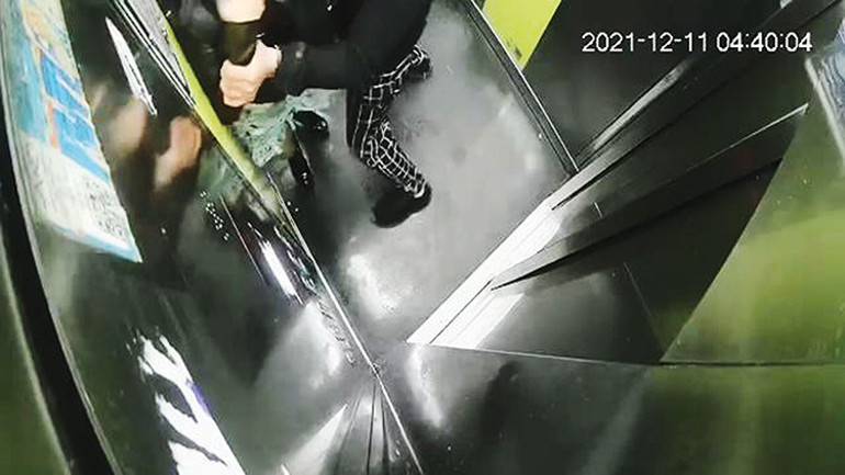 Asansör sapığı tanıdık çıktı