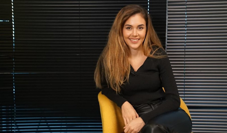 Berfu Yenenler: Esere sormak isterdim... Neden zayıflamıyorsun