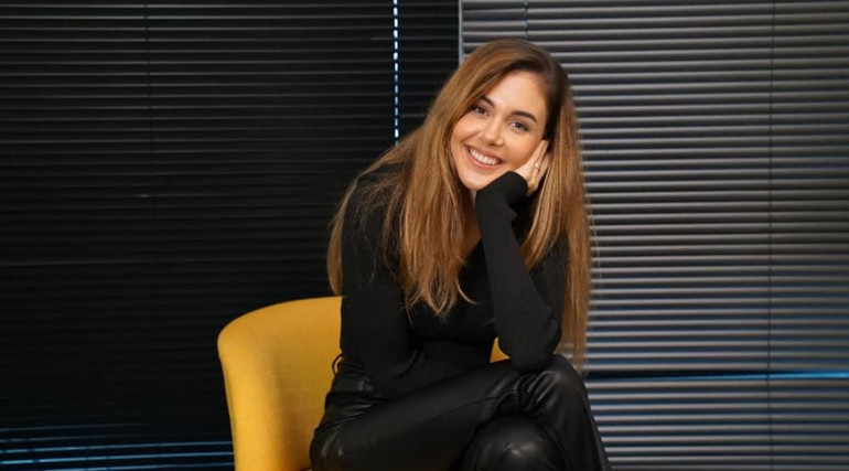 Berfu Yenenler: Esere sormak isterdim... Neden zayıflamıyorsun