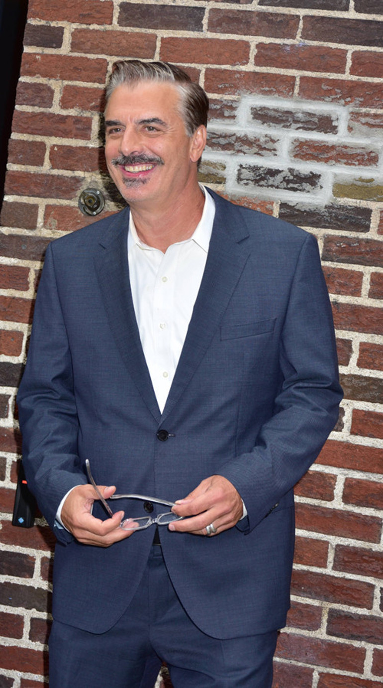 Efsane dizi karakterini canlandıran oyuncu hakkında iki ayrı cinsel taciz iddiası: Bir aynanın önündeydik ve ben ağlıyordum