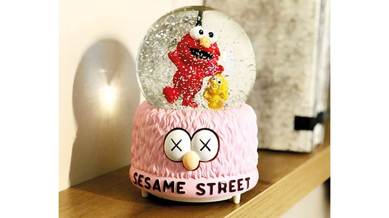 Sevgiyle elde yapıldı