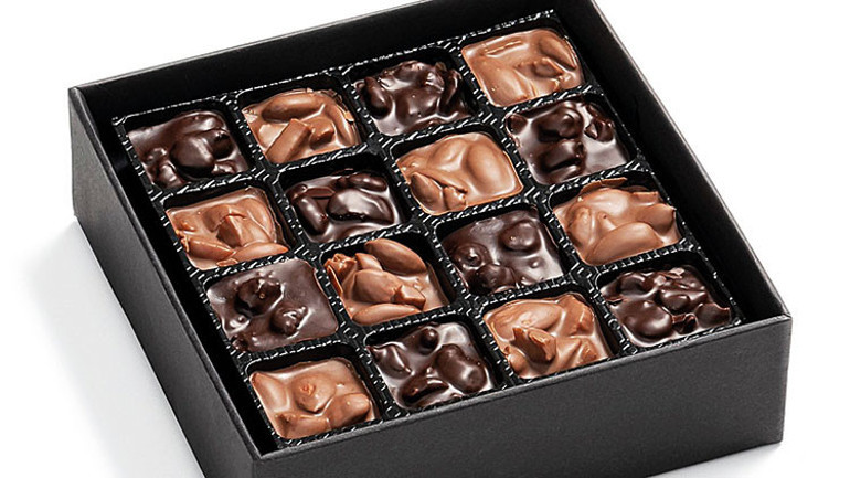 Sevgiyle elde yapıldı