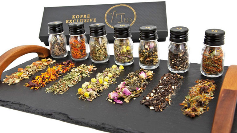 Sevgiyle elde yapıldı