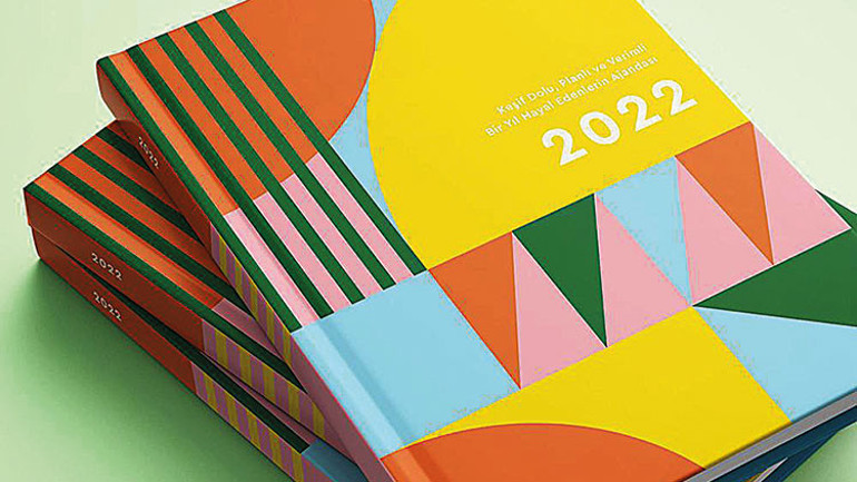 Sevgiyle elde yapıldı