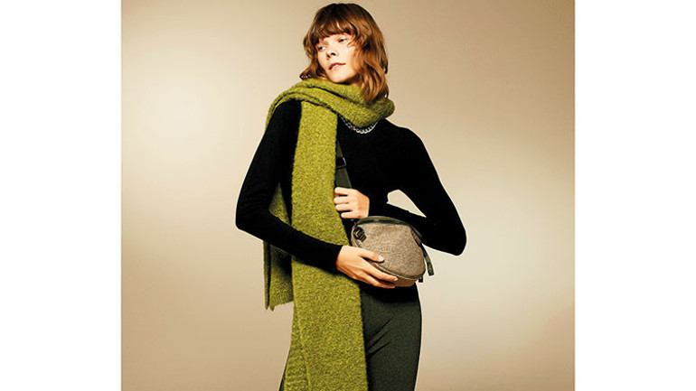 Sevgiyle elde yapıldı