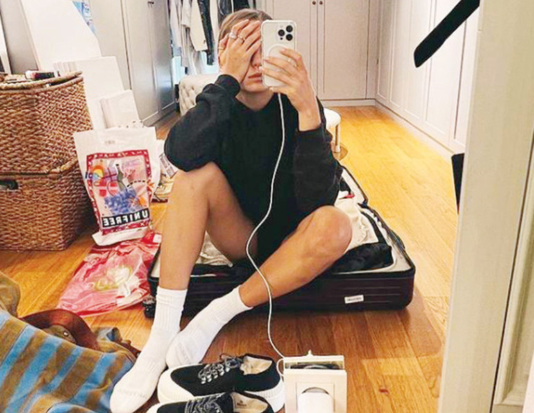 Melis Sezen’in ardından Defne Samyelinin kıyafeti olay oldu