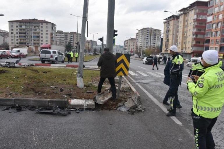 Şanlıurfa Valiliği koruma aracı ile otomobil çarpıştı: 4 yaralı