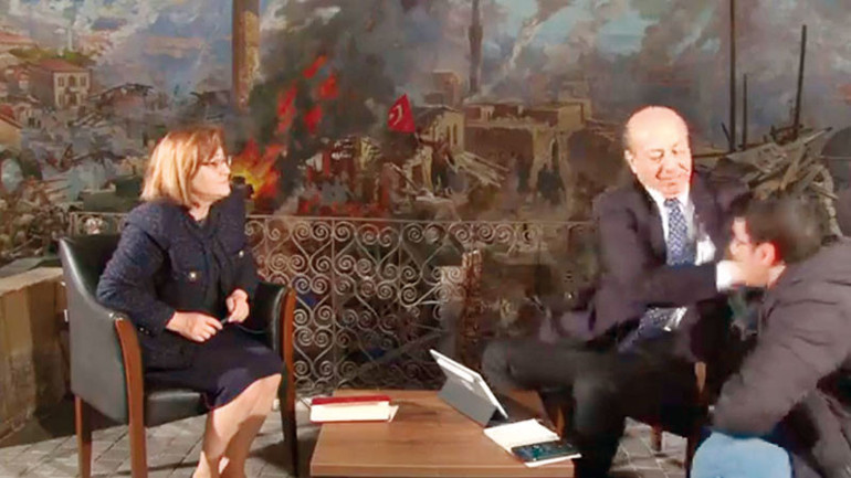 Birazcık efendi ol bırak elinden şu sazı