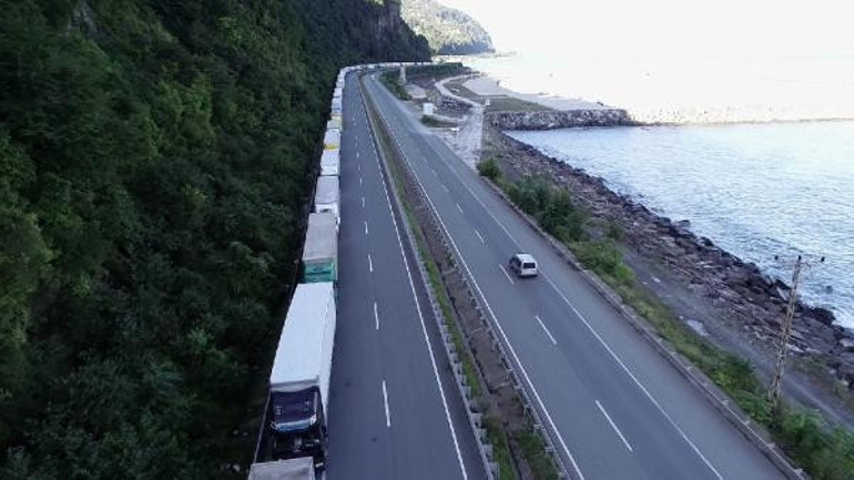 Sarp Sınır Kapısında 29 kilometrelik TIR kuyruğu... Arhaviye kadar uzandı